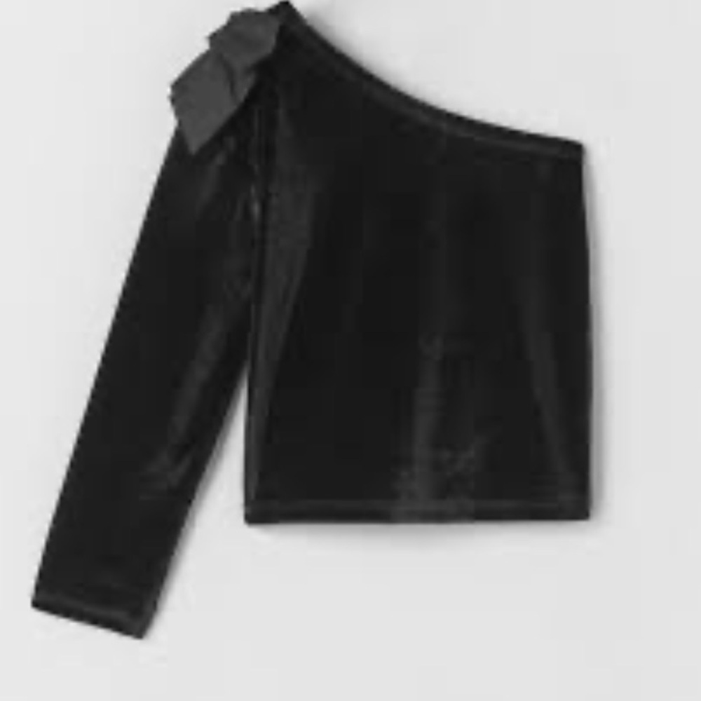 Zara black one-shoulder velvet top with a bow accent- Girls Size 11-12